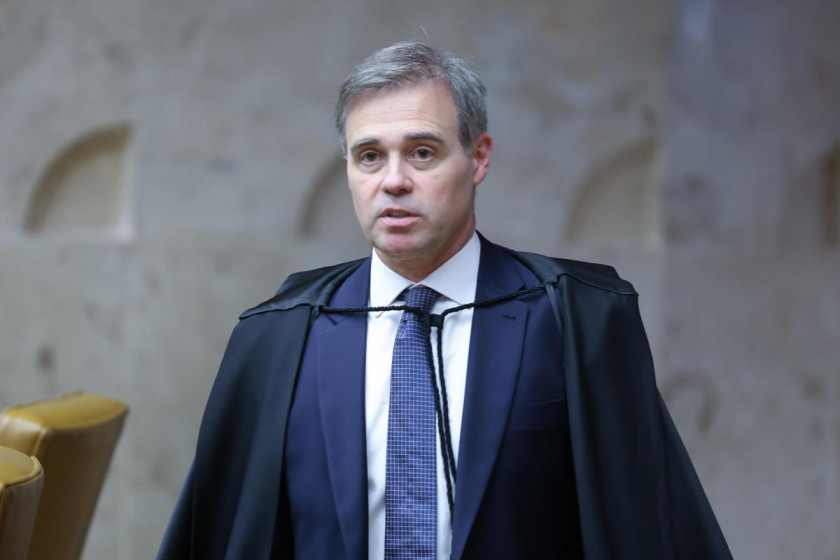 Coluna Magnavita | As c&aacute;rtulas do BESC usadas pelo Master despertam a curiosidade do ministro Andr&eacute; Mendon&ccedil;a