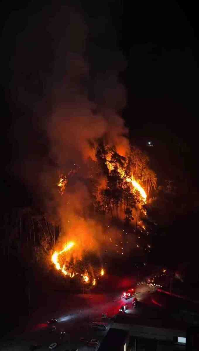 Inc&ecirc;ndio na via expressa em Nova Friburgo