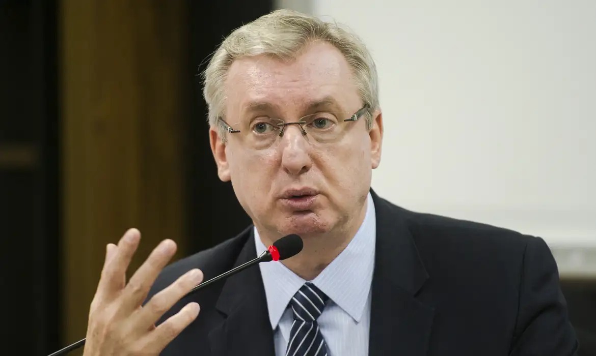 Ex‑ministro participa lan&ccedil;amento de evento na C&acirc;mara de V.Redonda