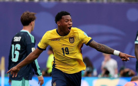 Equador avan&ccedil;a na Copa com virada hist&oacute;rica sobre a Alemanha