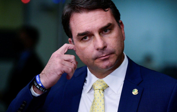 Fl&aacute;vio Bolsonaro dep&otilde;e &agrave; PF por suposta cal&uacute;nia contra Lula