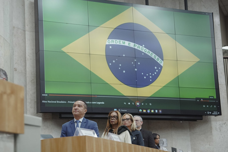 C&acirc;mara homenageia entidades e volunt&aacute;rios em solenidade