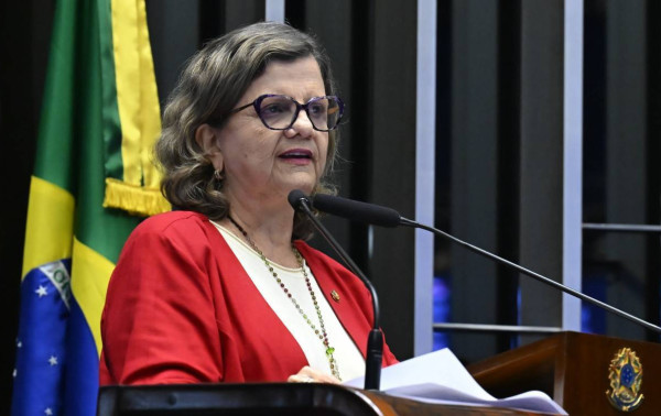 Nova l&iacute;der diz que far&aacute; "as conversas necess&aacute;rias"