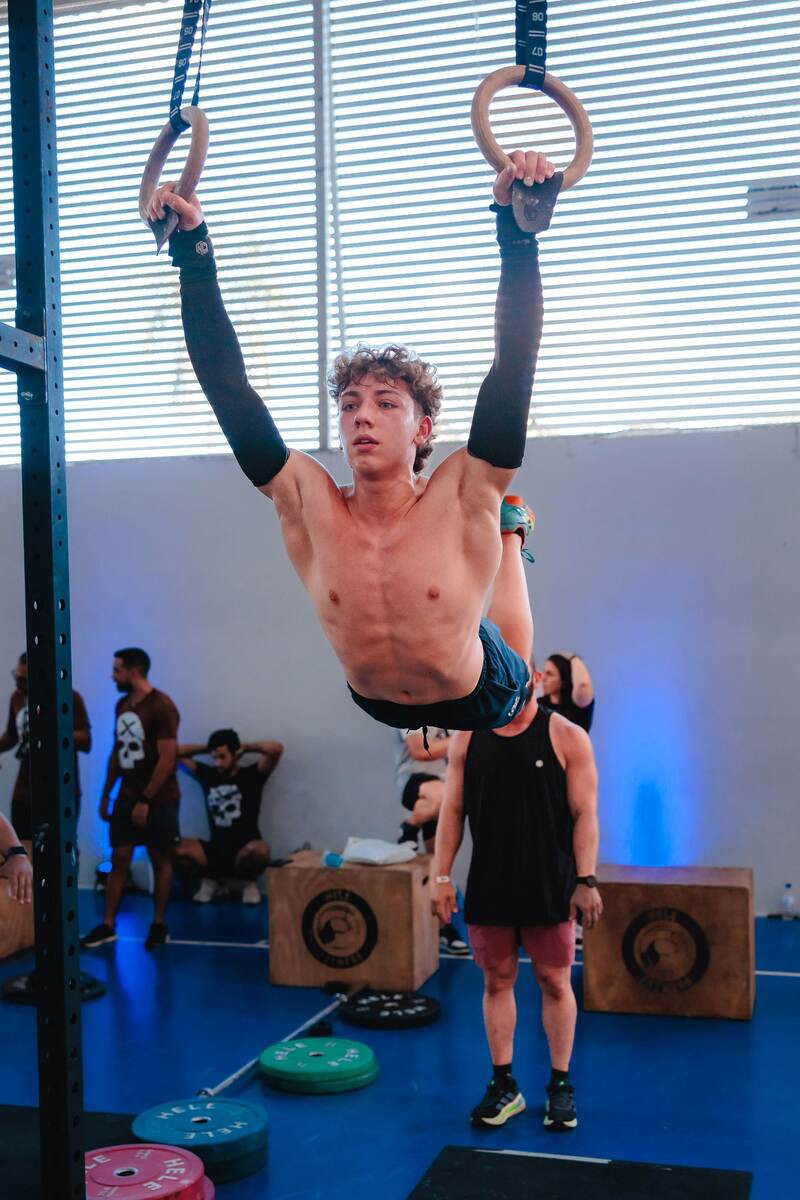 O jovem de apenas 15 anos transforma disciplina e rotina intensa em vaga no CrossFit Games