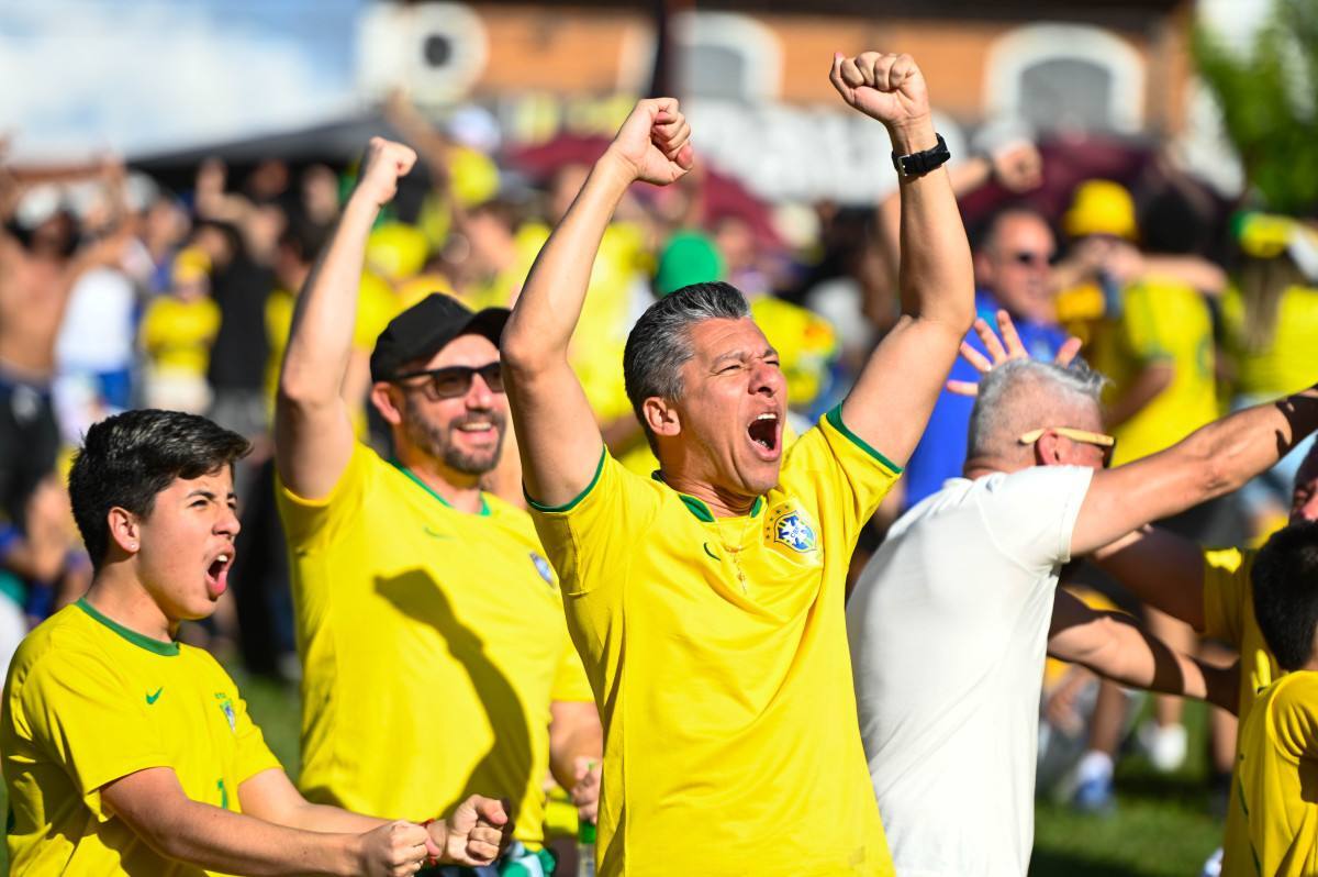 Arena do Torcedor re&uacute;ne cerca de 10 mil pessoas para acompanhar Brasil x Jap&atilde;o
