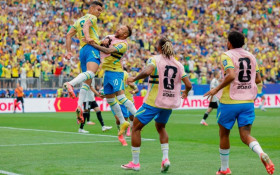 Brasil vira sobre o Jap&atilde;o no &uacute;ltimo minuto e conquista vaga nas oitavas