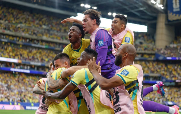 Na ra&ccedil;a, Brasil vence Jap&atilde;o e vai &agrave;s oitavas de final da Copa
