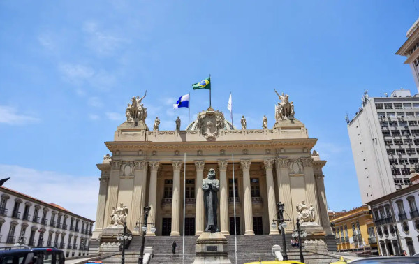 Governador envia &agrave; ALERJ projeto que cria adicional para servidores