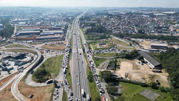 Guarulhos faz negocia&ccedil;&otilde;es para reabertura do acesso na Via Dutra