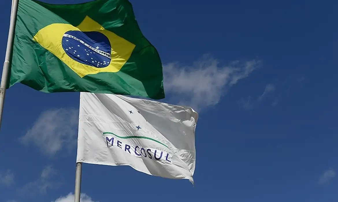 Lula participa da C&uacute;pula do Mercosul no Paraguai nesta ter&ccedil;a