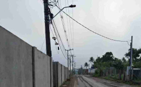Moradores de Vassouras reclamam de impactos causados por muro da MRS