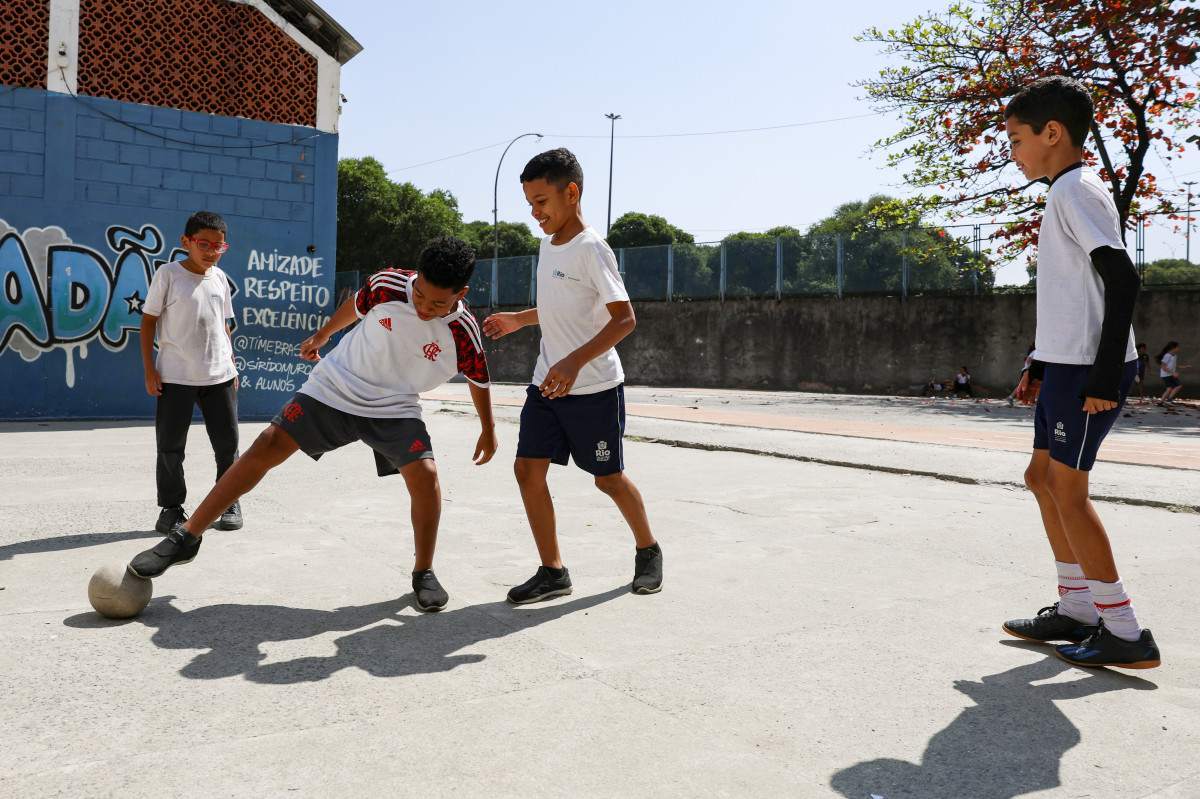 92% das escolas adota restri&ccedil;&atilde;o a celulares