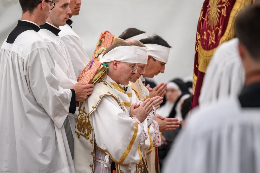 Vaticano decreta cisma e excomunga Fraternidade S&atilde;o Pio X