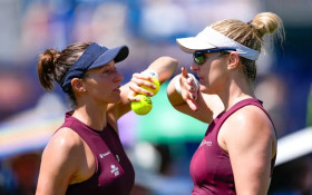 Luisa Stefani estreia bem em Wimbledon, mas Jo&atilde;o Fonseca d&aacute; adeus