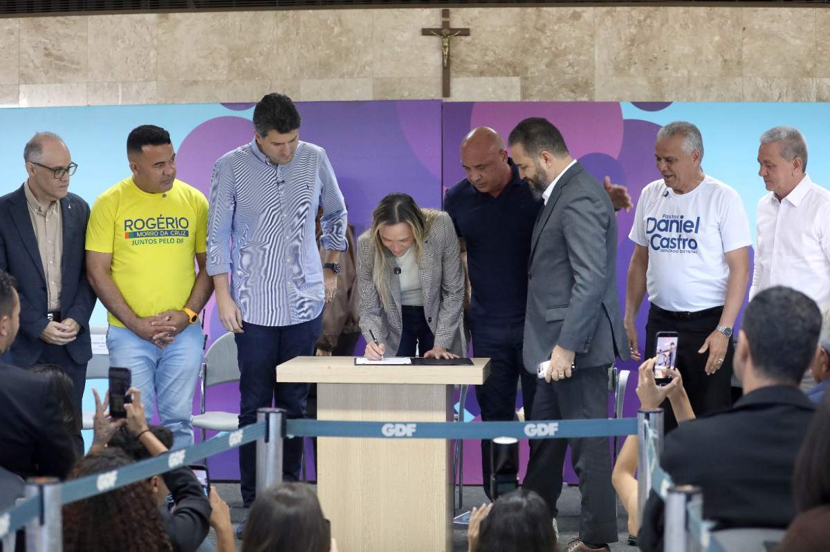 BRASILIANAS | GDF publica hoje no 'Di&aacute;rio Oficial' a licita&ccedil;&atilde;o para 15 novos trens do Metr&ocirc;‑DF