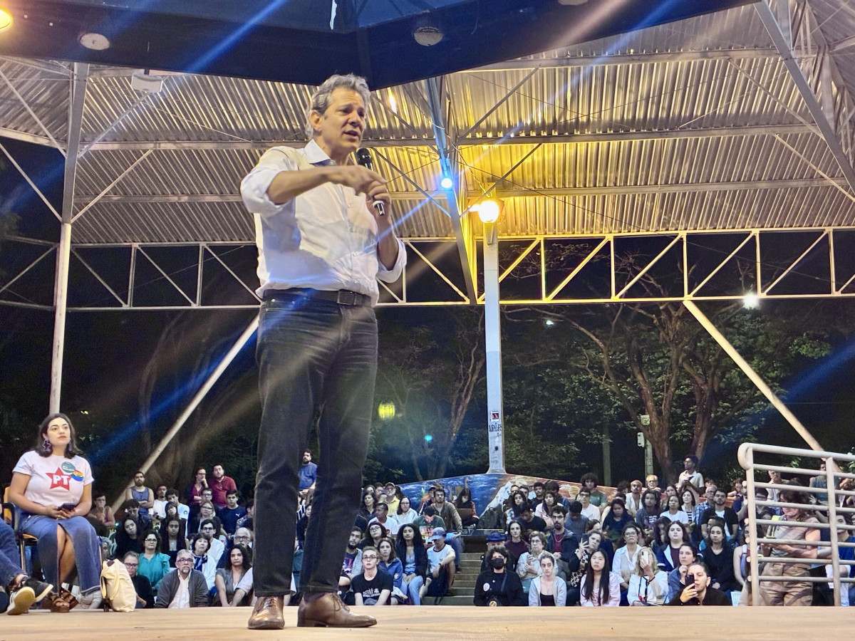 "J&aacute; foi? Que pena", disse Haddad ap&oacute;s ter fala interrompida em aula magna na Unicamp