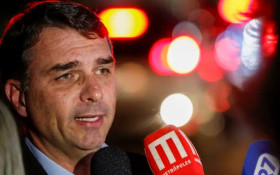 PGR pede depoimento de Fl&aacute;vio Bolsonaro &agrave; PF sobre crime contra Lula