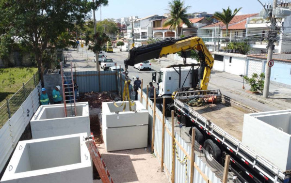Ilha do Governador com sistema que limpou praias da Zona Sul