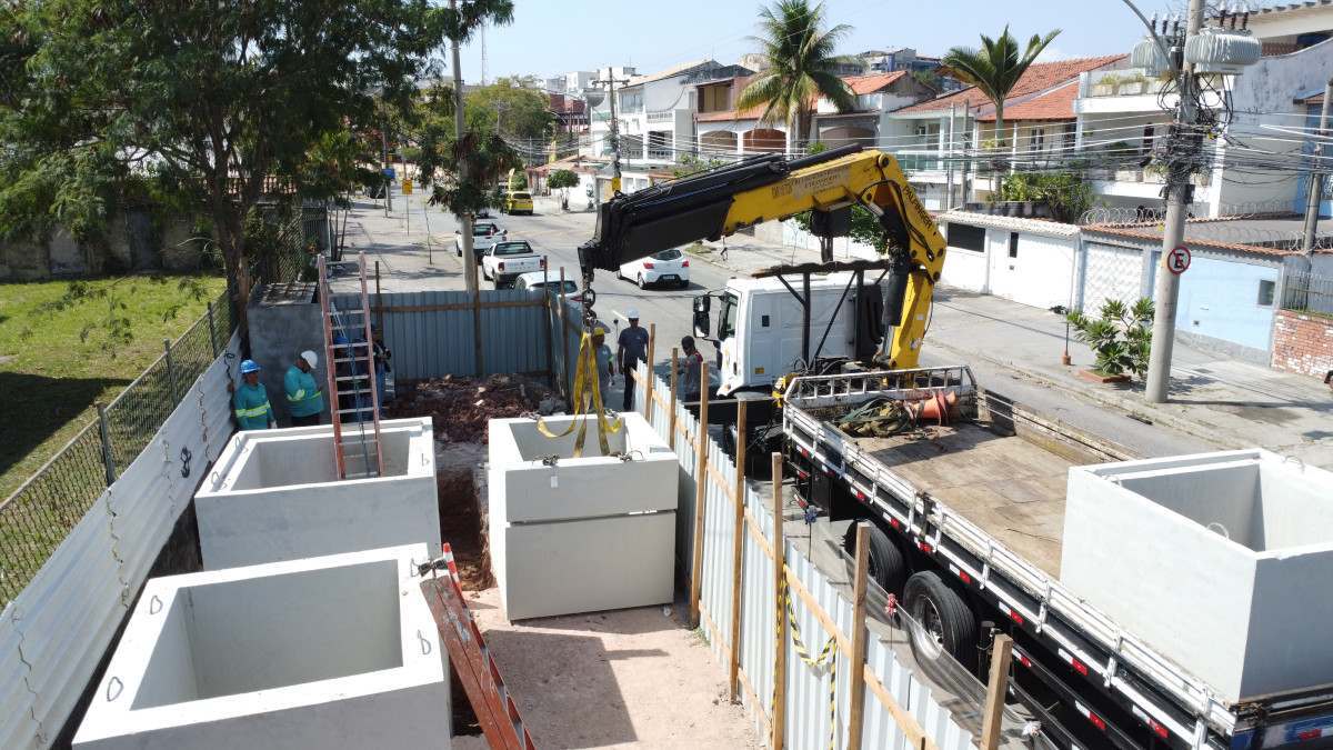 Ilha do Governador com sistema que limpou praias da Zona Sul