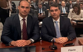 Fl&aacute;vio Bolsonaro pede que EUA cancele tarifa para n&atilde;o beneficiar Lula