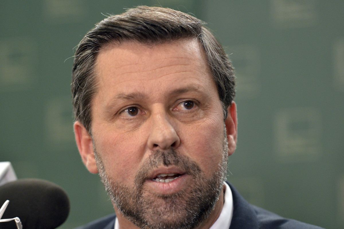 Carlos Sampaio se compromete a ajudar comiss&atilde;o independente de GMs