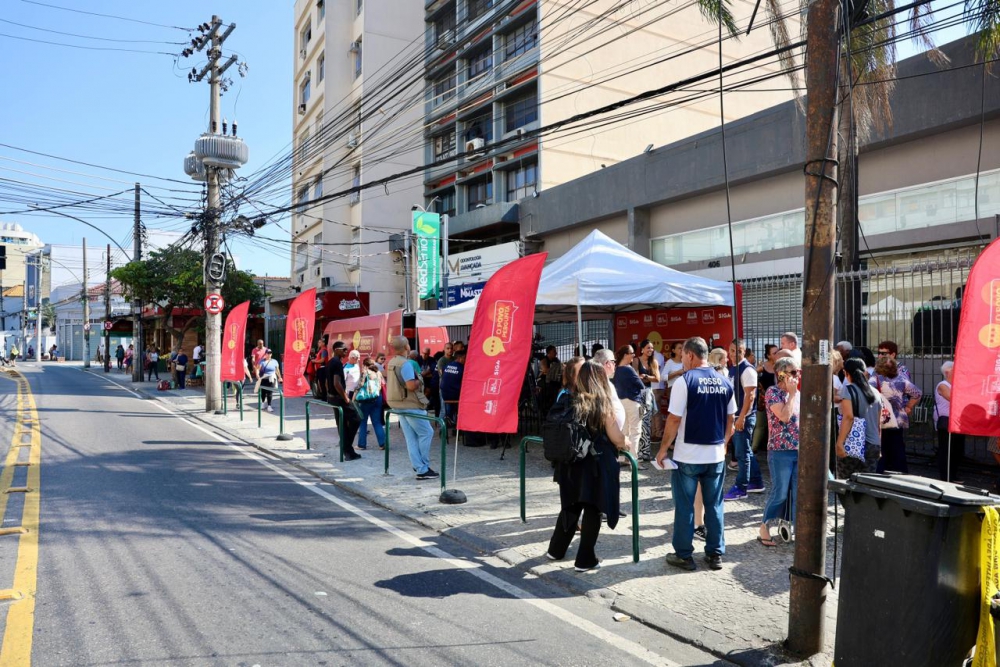 Projeto "O Povo Pergunta" ouve moradores no M&eacute;ier