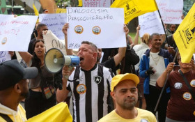 Camel&ocirc;s protestam contra programa de toler&acirc;ncia zero