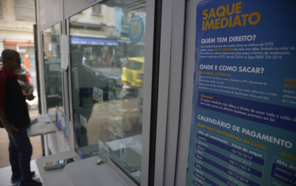 Poupan&ccedil;a: saques superam dep&oacute;sitos em R$ 39 bi no semestre