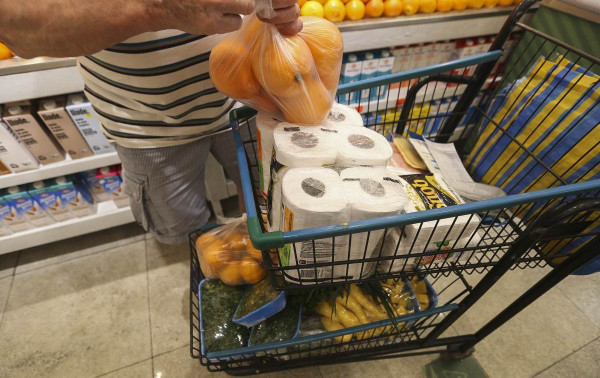 Cesta b&aacute;sica fica mais cara em 17 capitais brasileiras