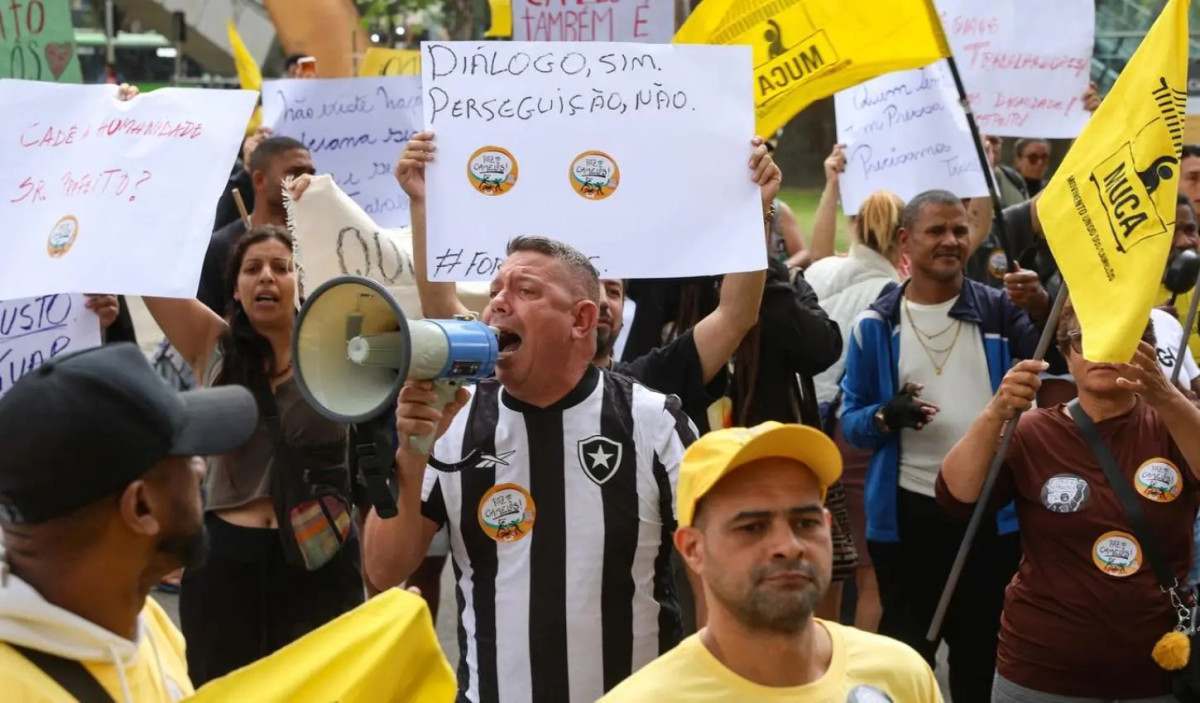 Camel&ocirc;s protestam contra programa de toler&acirc;ncia zero
