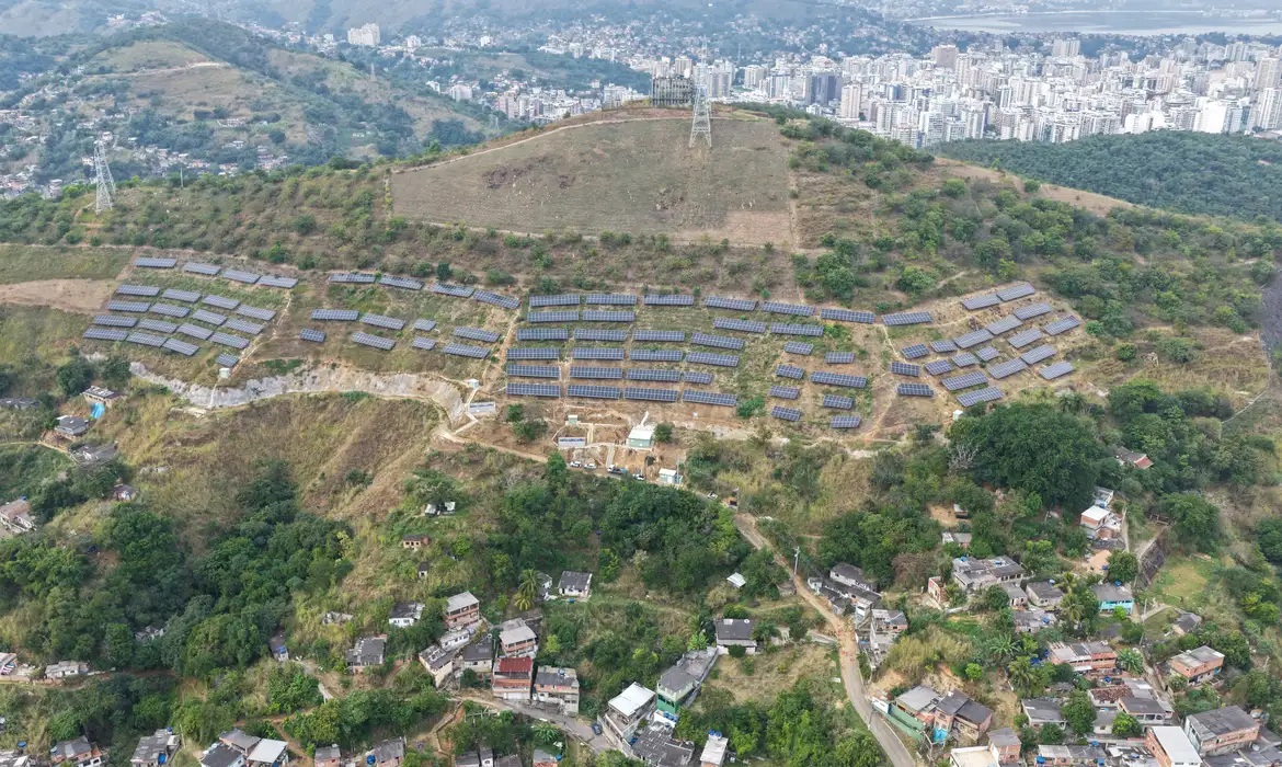 Usina solar em comunidade de Niter&oacute;i gera economia de R$ 5 milh&otilde;es na conta de luz