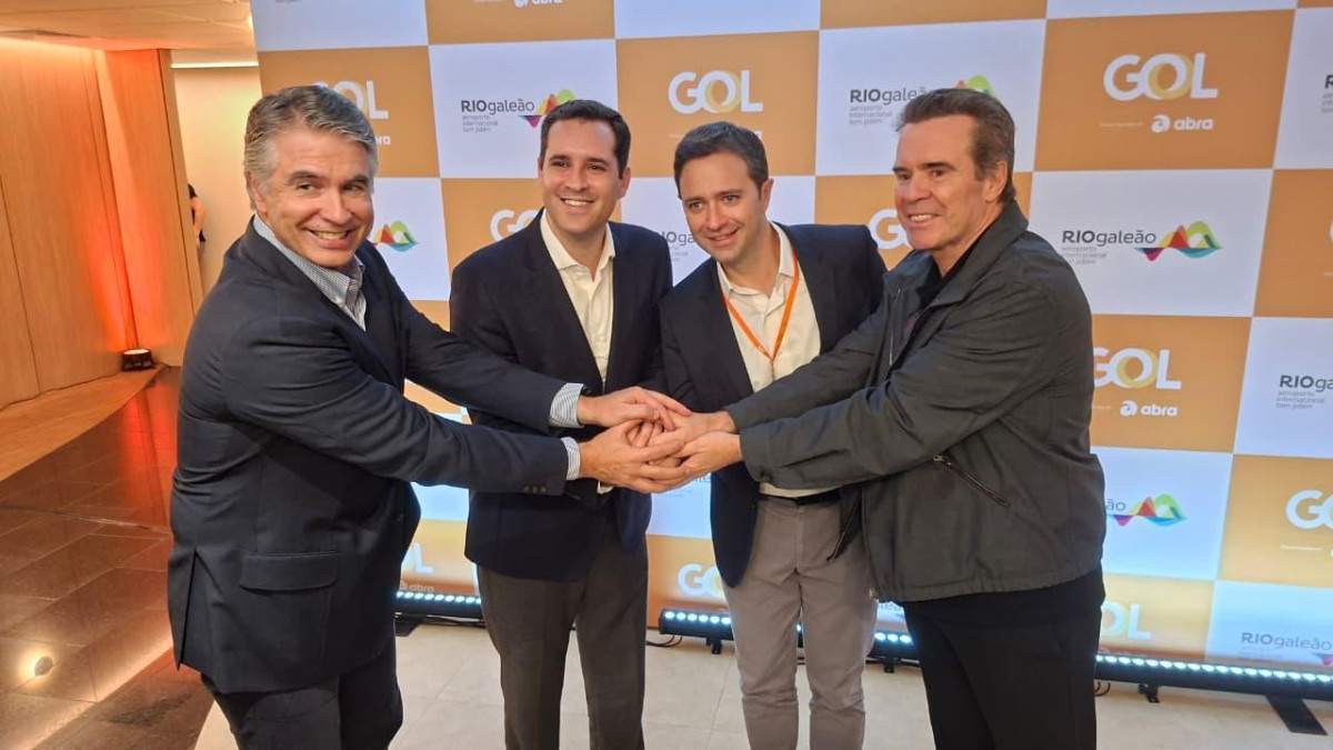 Entre as autoridades no lançamento, o presidente do RIOgaleão, Alexandre Monteiro; o prefeito Eduardo Paes; e o CEO da GOL, Celso Ferrer
