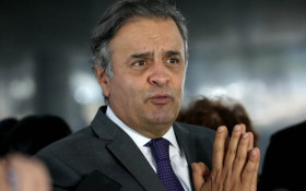 A&eacute;cio Neves aponta isolamento e desiste de disputar a Presid&ecirc;ncia