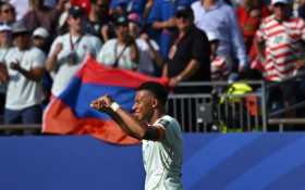 Fran&ccedil;a carimba vaga na semifinal, e Mbapp&eacute; segue ca&ccedil;ada a Messi