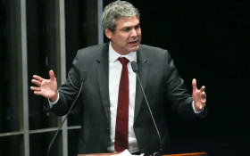 Lindbergh questiona TCU sobre integrantes de comiss&otilde;es partid&aacute;rias em estatais