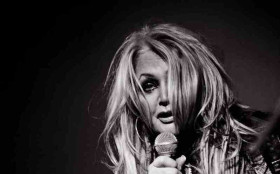 Morre Bonnie Tyler, voz de "Total Eclipse of the Heart", aos 75 anos