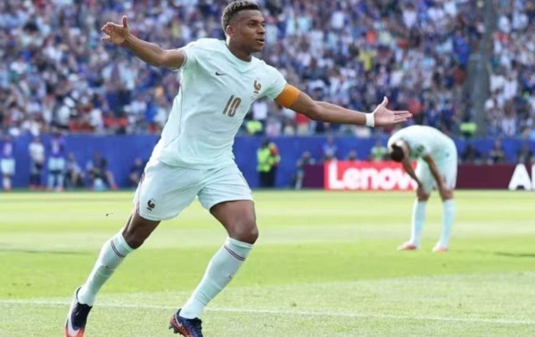 &Uacute;ltima semana da Copa do Mundo tem briga viva pela artilharia
