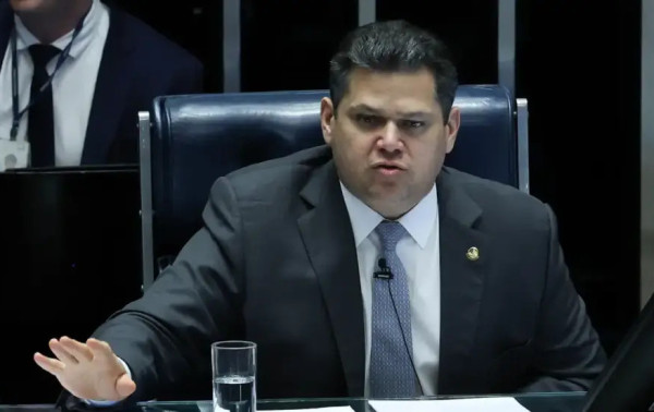 PT do Senado foge da briga contra Davi Alcolumbre