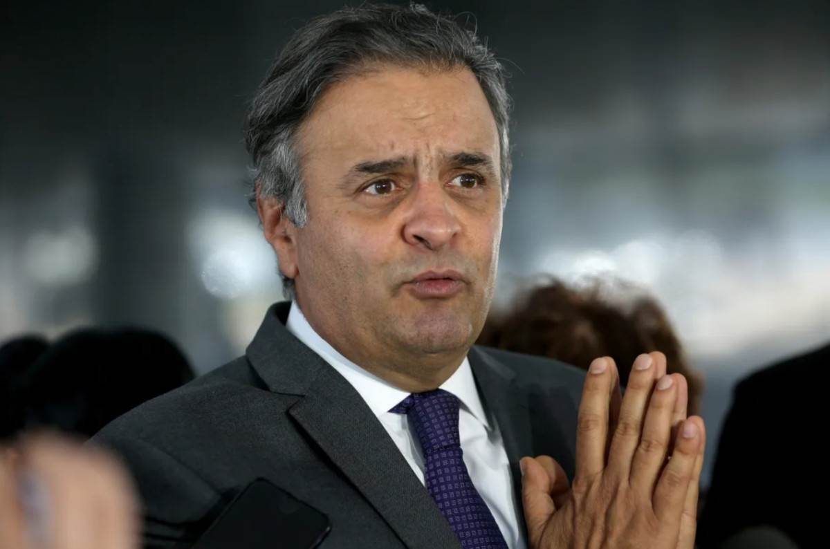 A&eacute;cio Neves aponta isolamento e desiste de candidatura &agrave; Presid&ecirc;ncia