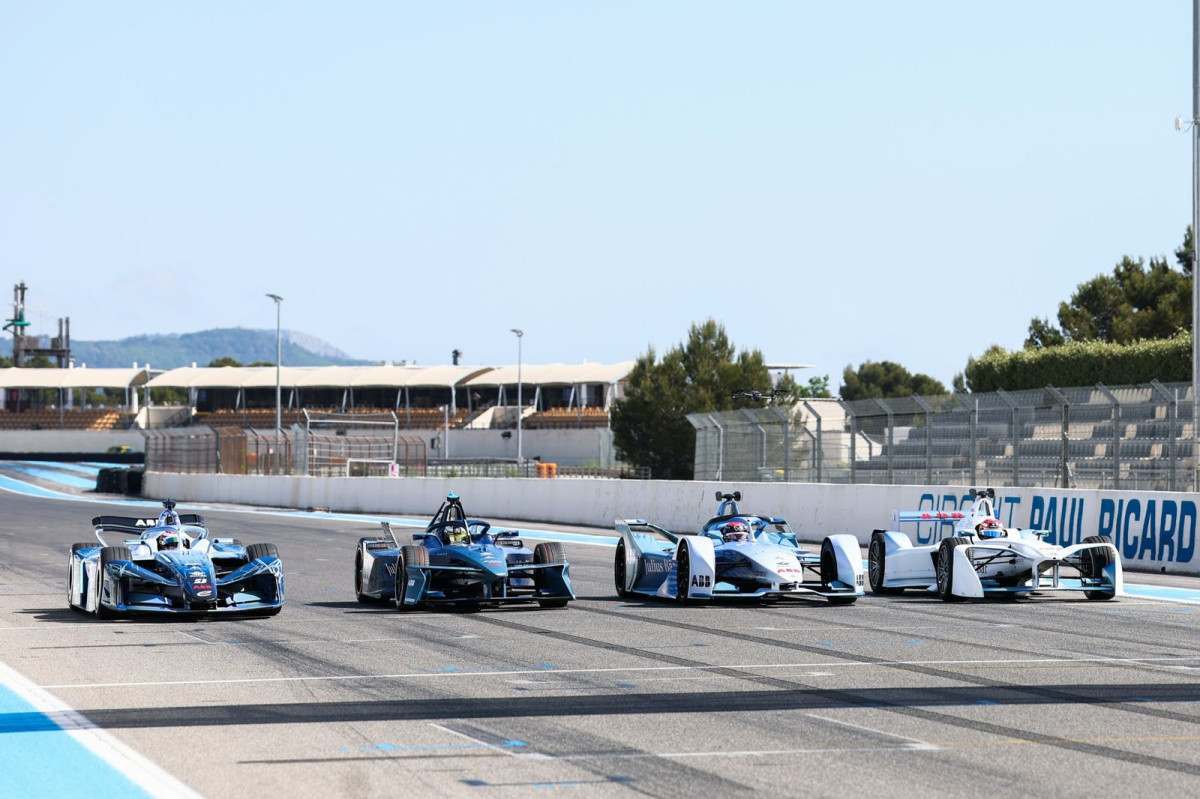 Fefo Barrichello e Lucas di Grassi pilotam em Goodwood pela F&oacute;rmula E