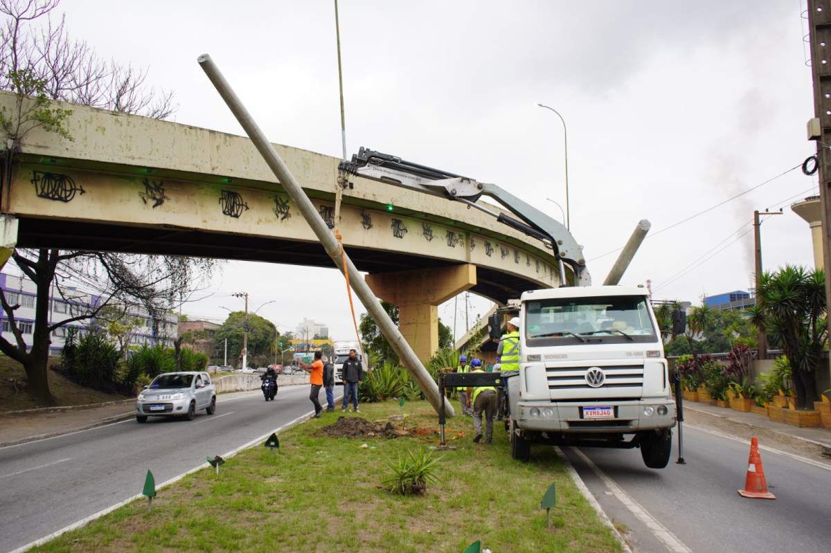 Trecho da BR‑393 recebe novos postes de ilumina&ccedil;&atilde;o
