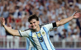 Argentina supera a Su&iacute;&ccedil;a por 3 a 1 e enfrenta a Inglaterra na semi