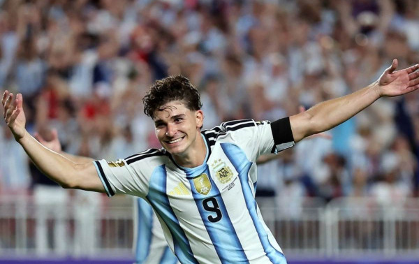 Argentina supera a Su&iacute;&ccedil;a por 3 a 1 e enfrenta a Inglaterra na semi