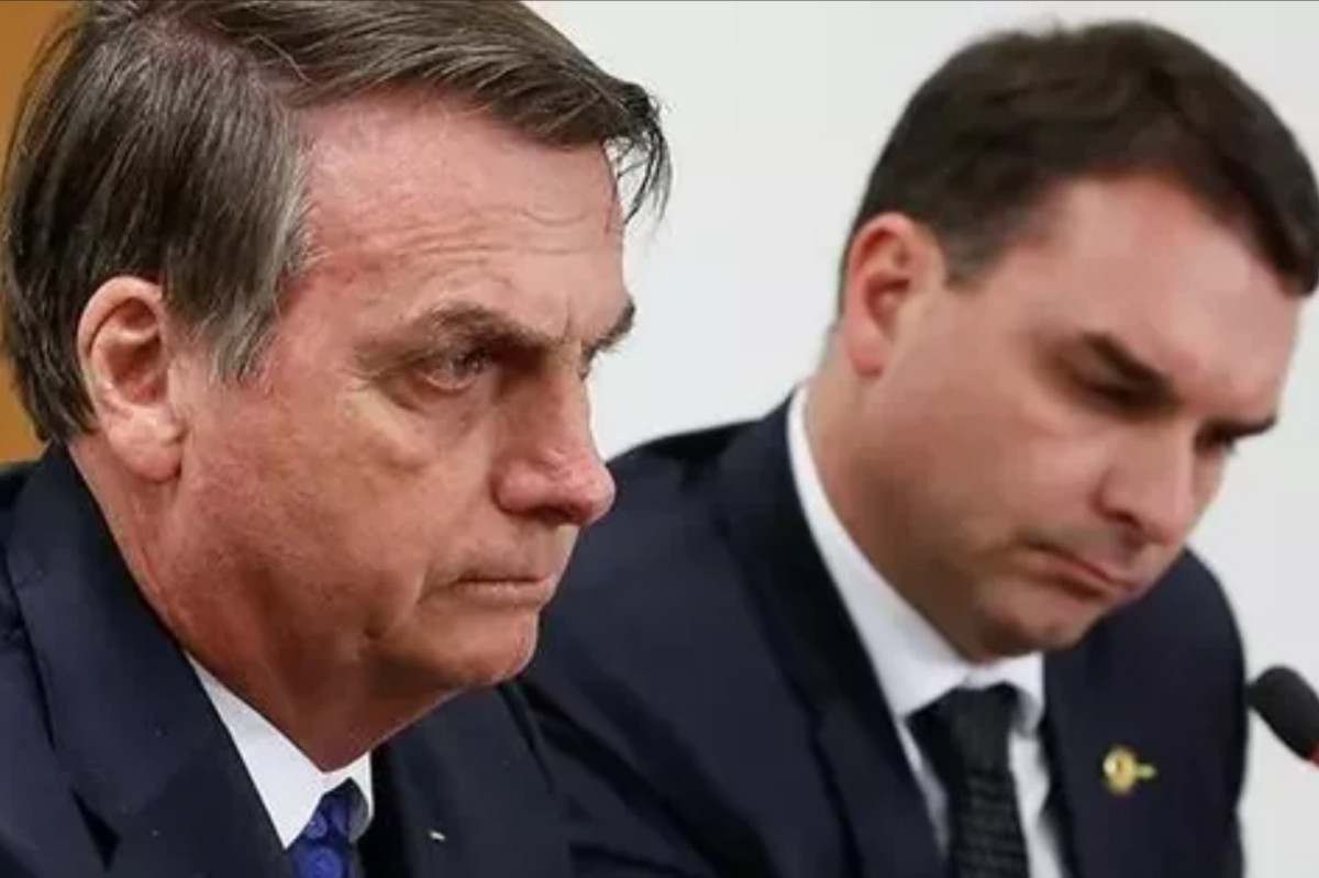 Na briga entre Michelle e Fl&aacute;vio, Bolsonaro fica ao lado do seu filho