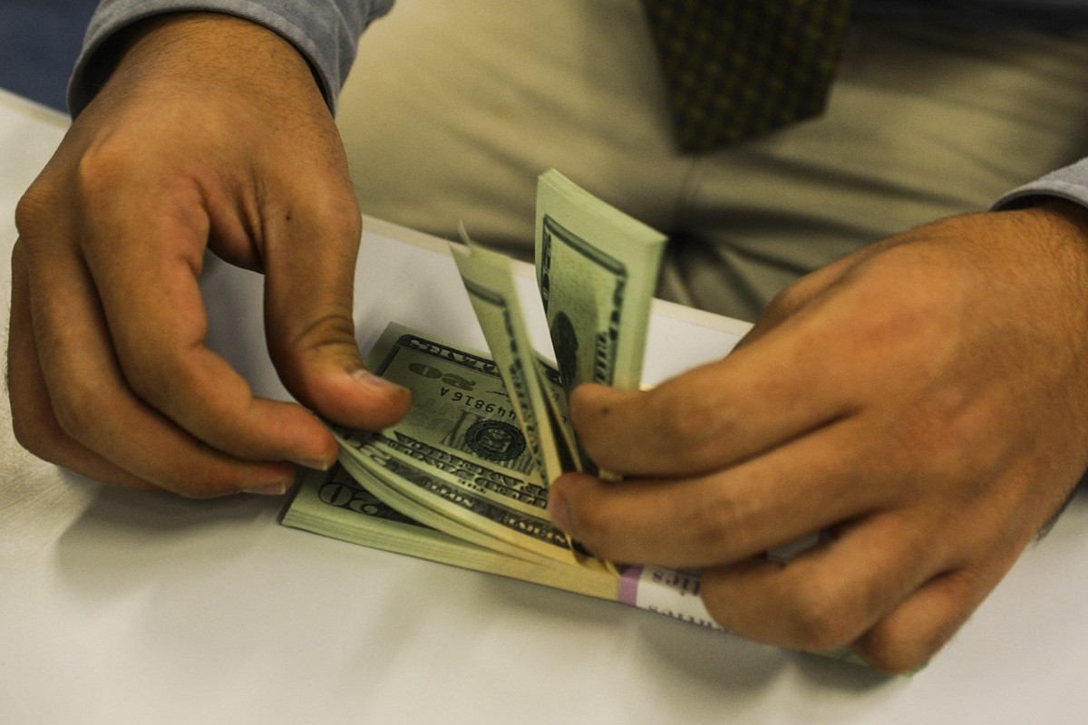 Bolsa cai 1,2%, e d&oacute;lar sobe para R$ 5,13 com tens&atilde;o global