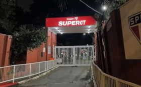 S&atilde;o Paulo fecha com zagueiro e deve contratar um lateral‑direito