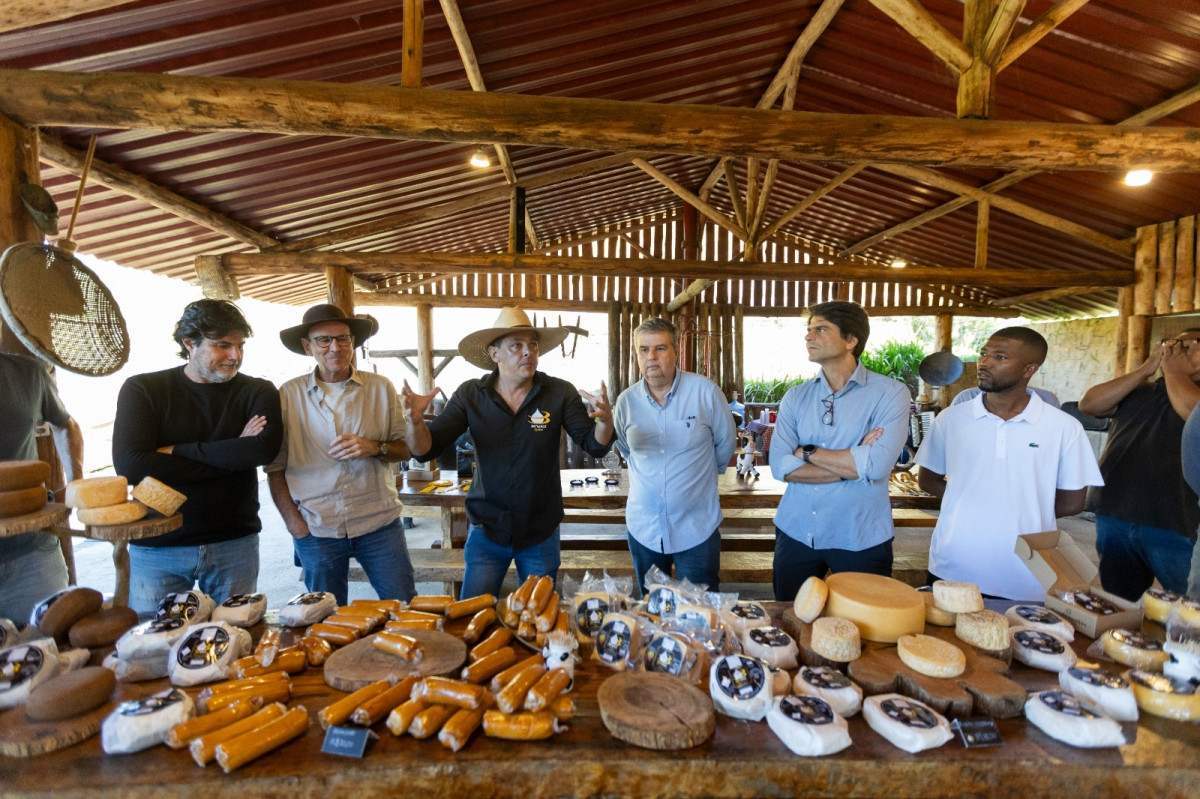 Rota do Queijo re&uacute;ne 'fatia pol&iacute;tica' de pr&eacute;‑candidatos do PSB