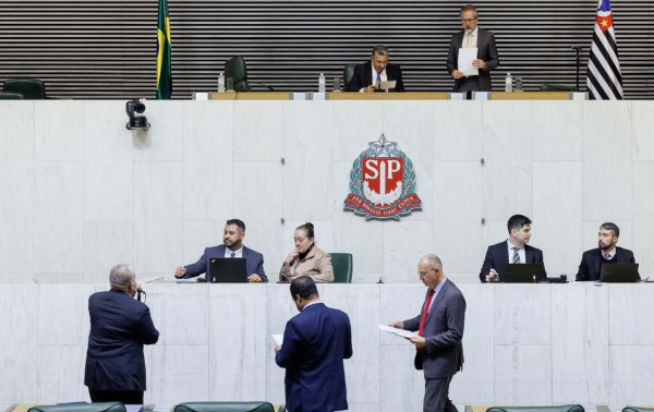 Governo n&atilde;o consegue maioria para aprovar LDO 2027 e nova vota&ccedil;&atilde;o fica para esta quarta-feira(15)