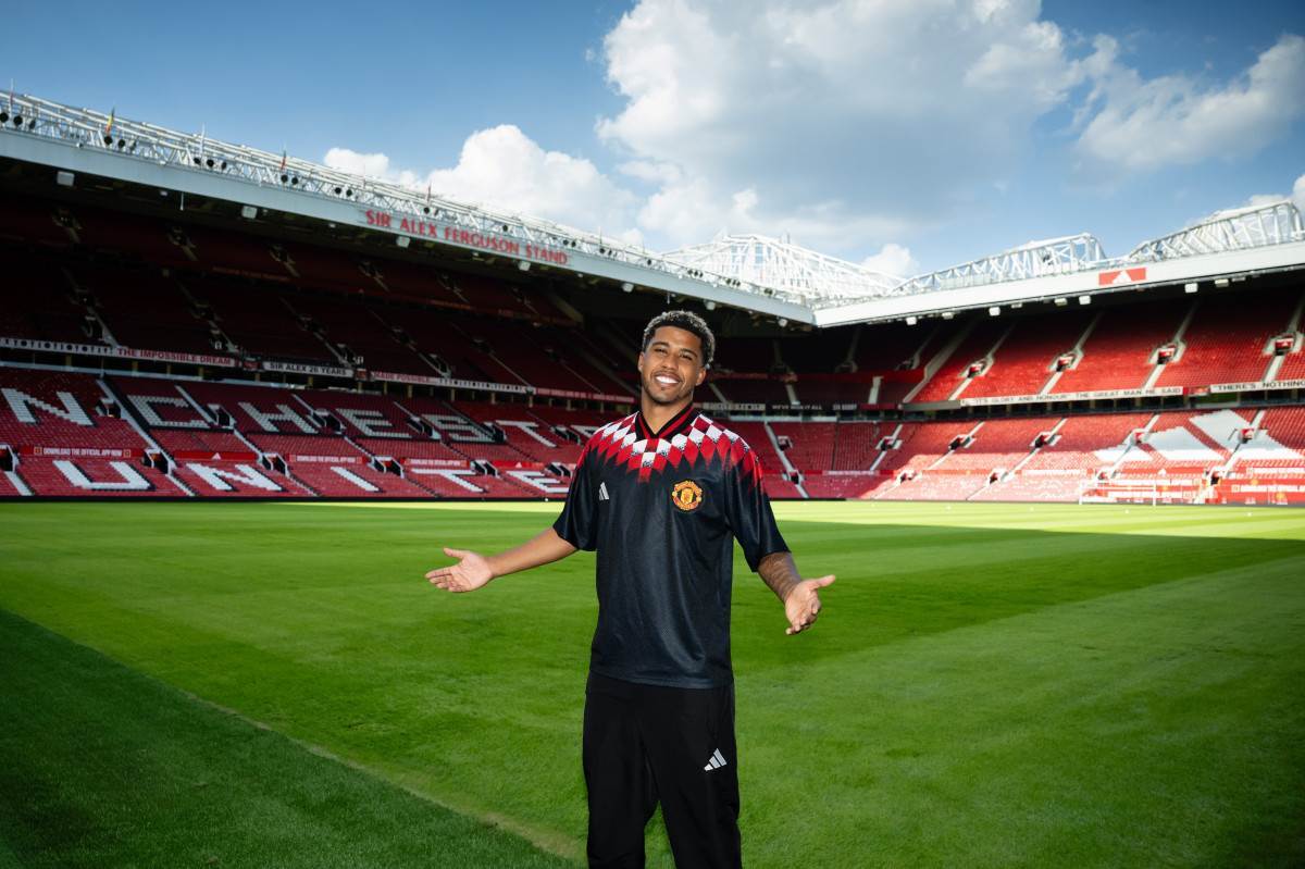Andrey Santos agradece o Vasco em apresenta&ccedil;&atilde;o no Manchester United