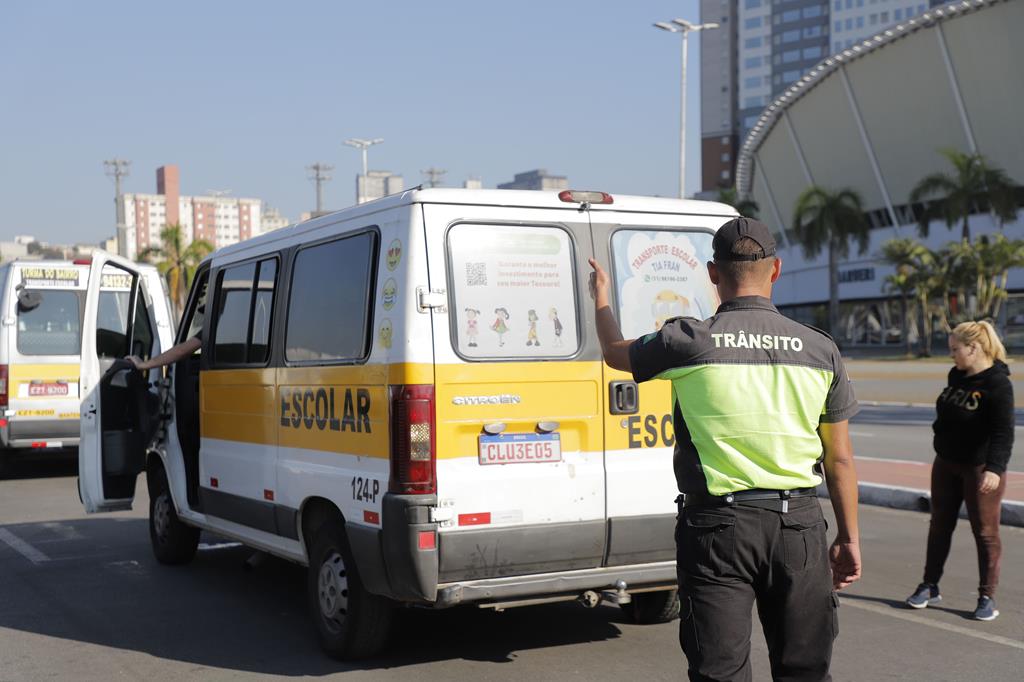 Vistoria no transporte escolar de Barueri